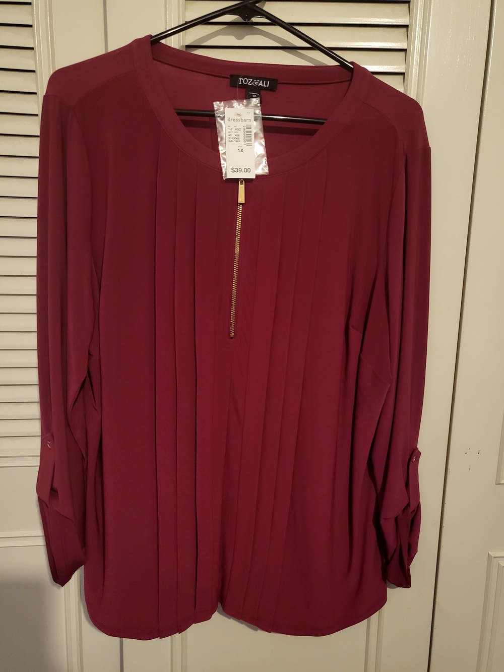 NWT  Roz & Ali Wine Zip-Front Pleated Blouse